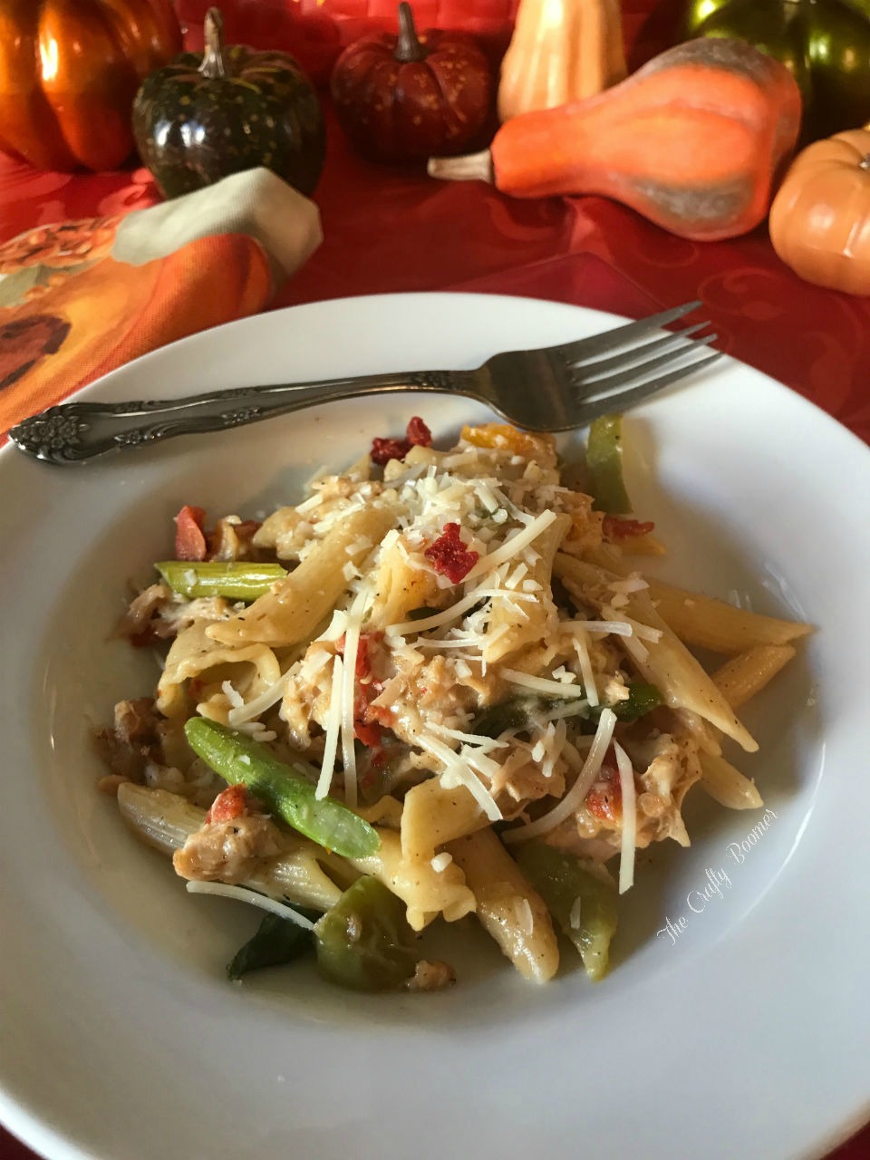 A cream cheese chicken mushroom pasta quick and easy to prepare.