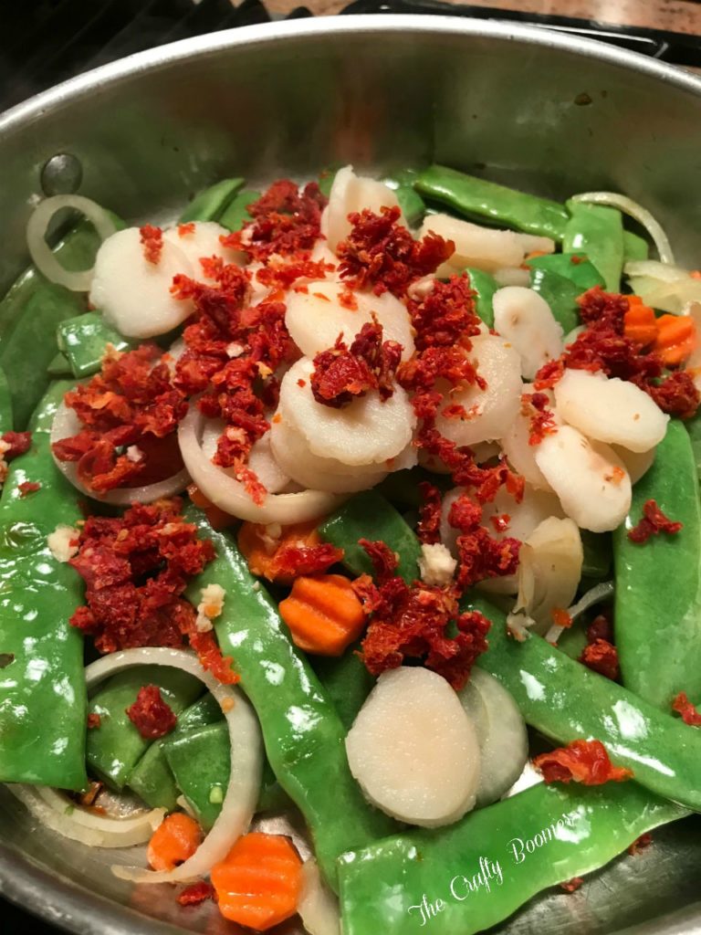 Spanish beans, sauteed with carrots, water chestnuts, sliced onions, and sun-dried tomatoes.