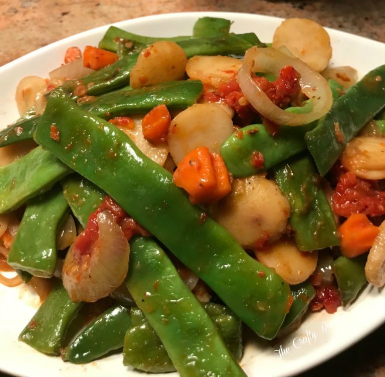 Spanish beans, sauteed with carrots, water chestnuts, sliced onions, and sun-dried tomatoes.